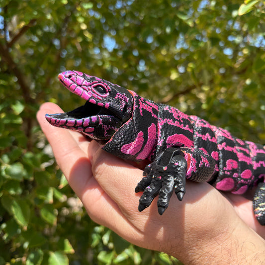 Beautiful Iridescent Tegu Lizard – 44cm of Jaw-Dropping Realism!