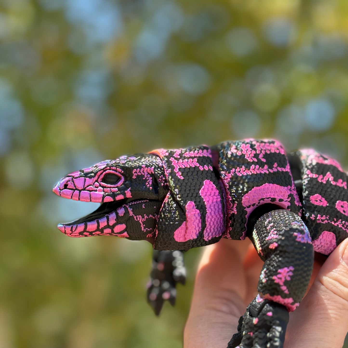 Beautiful Iridescent Tegu Lizard – 44cm of Jaw-Dropping Realism!