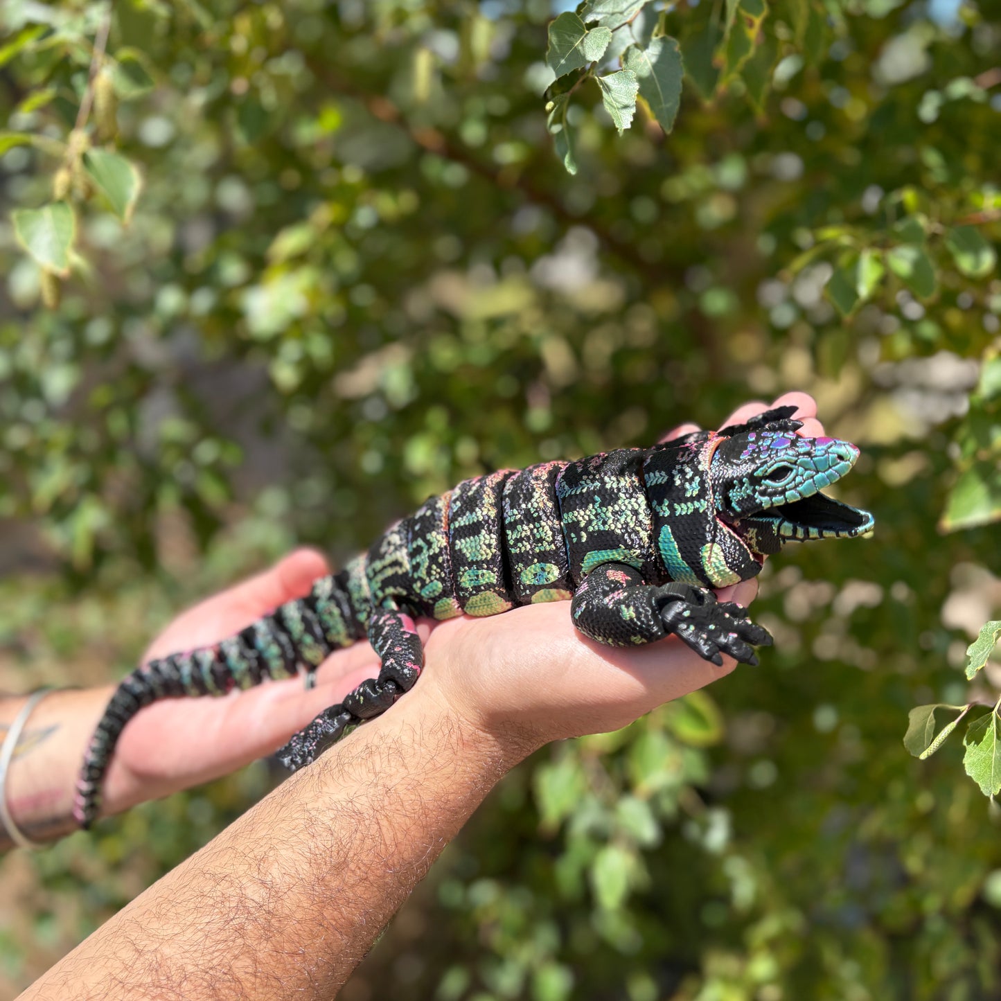 Beautiful Iridescent Tegu Lizard – 44cm of Jaw-Dropping Realism!