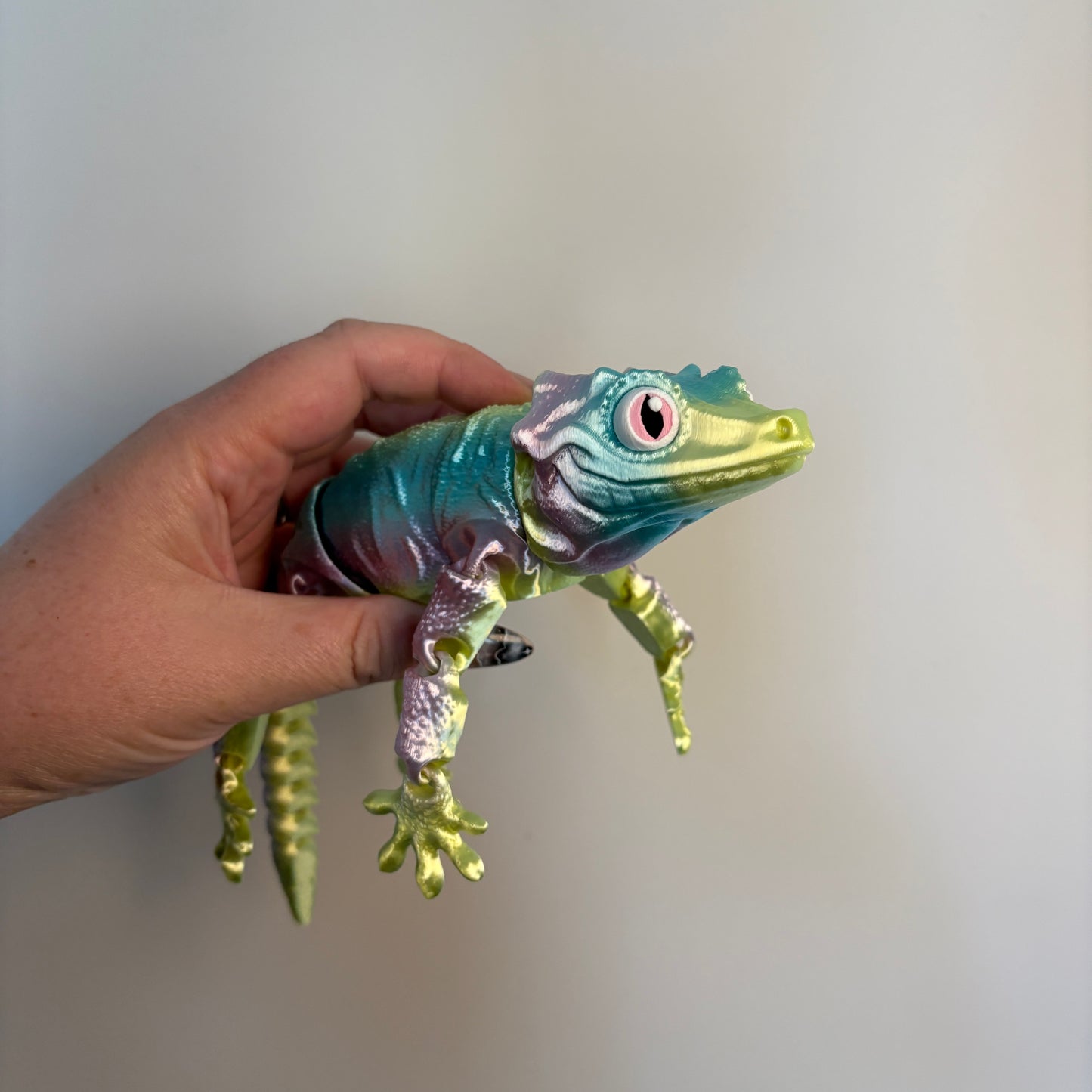 🌈 Introducing the Silk Rainbow Gargoyle Gecko – 3D Printed Perfection! 🦎✨