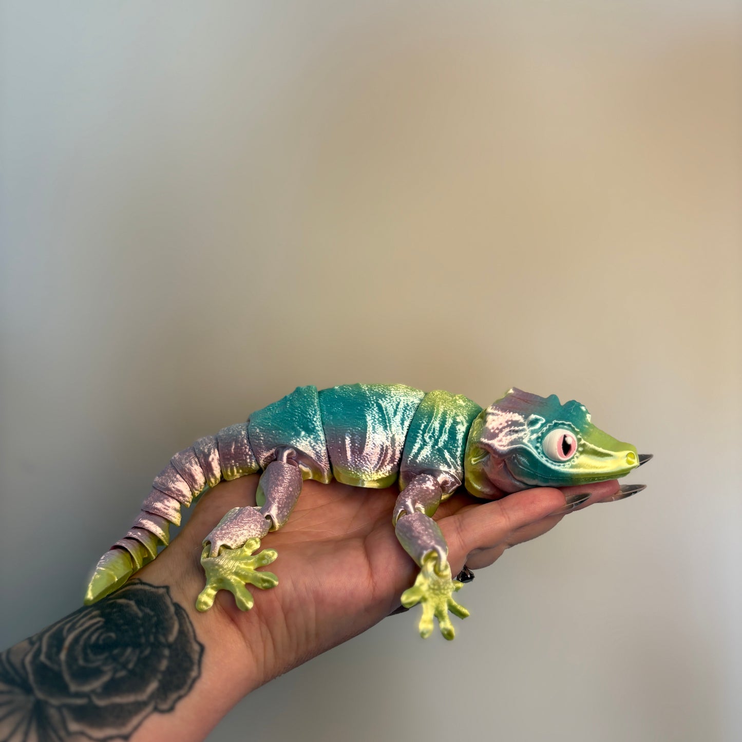 🌈 Introducing the Silk Rainbow Gargoyle Gecko – 3D Printed Perfection! 🦎✨